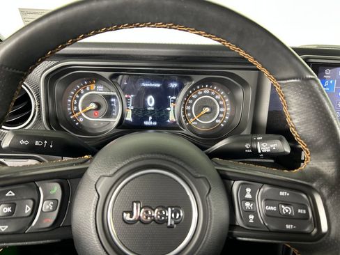 Used 2025 Jeep Gladiator Mojave w/ Convenience Group AWD/4WD image 14