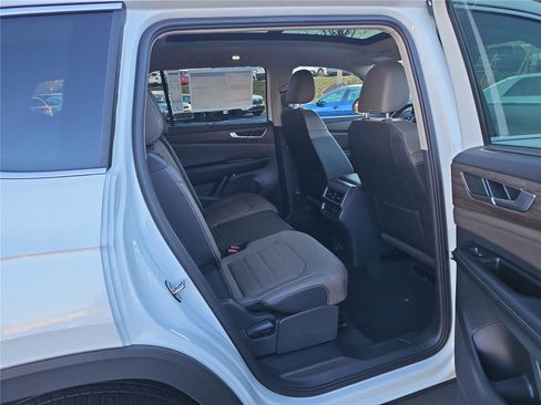 New 2026 Volkswagen Atlas SEL image 32