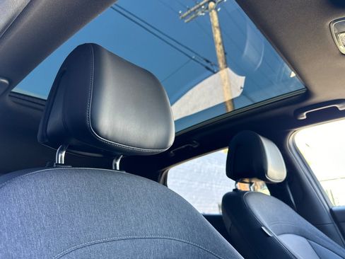 Used 2025 Genesis GV60 RWD image 18