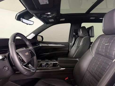 Used 2025 Cadillac Escalade V AWD/4WD image 20