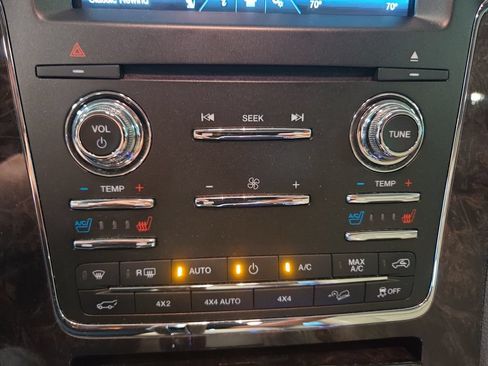 Used 2015 Lincoln Navigator 4WD image 39
