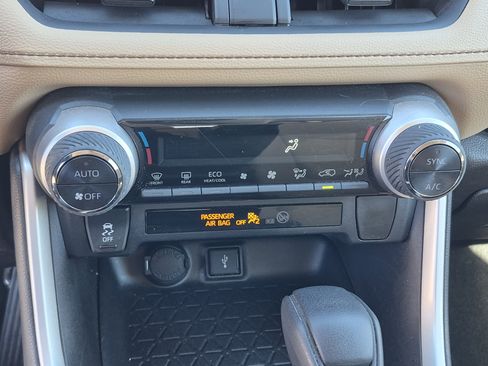 Used 2021 Toyota RAV4 XLE w/ Convenience Package AWD/4WD image 31