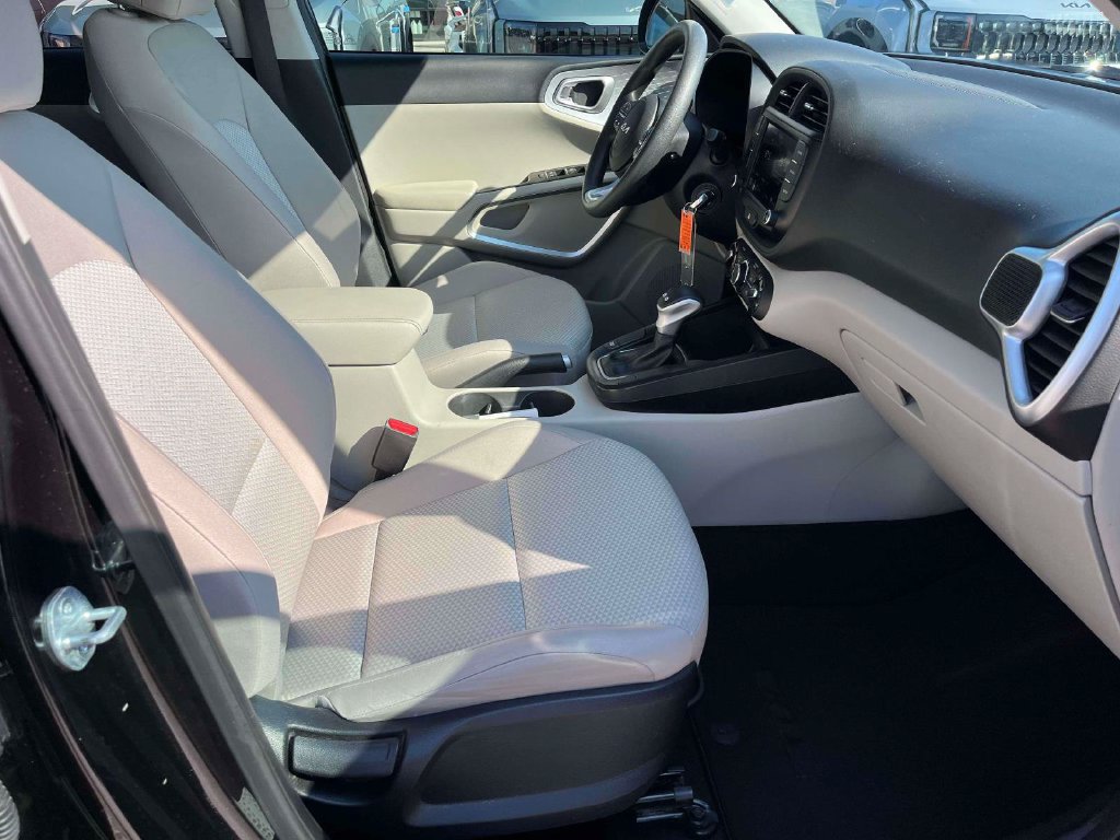 Used 2023 Kia Soul LX FWD image 12