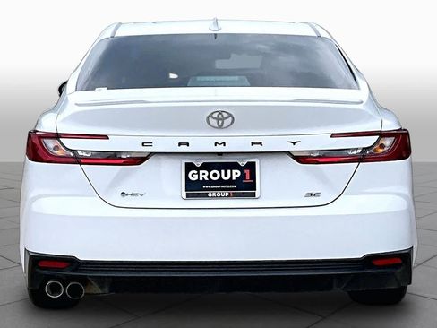 Used 2025 Toyota Camry SE FWD image 5