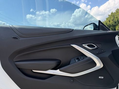Used 2017 Chevrolet Camaro LT RWD image 13