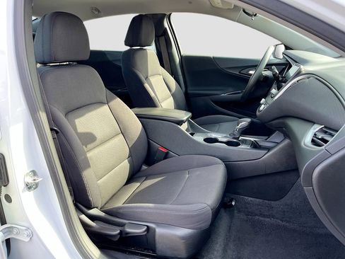 Used 2025 Chevrolet Malibu LT FWD image 33