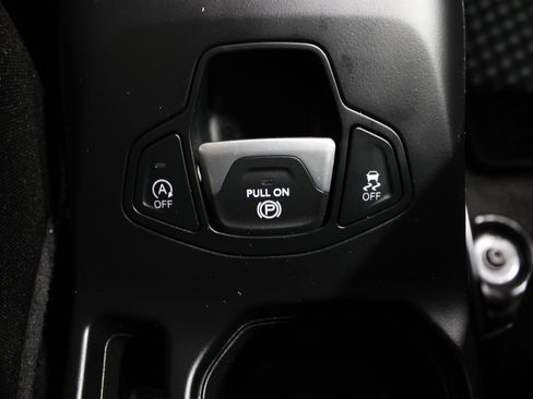 Used 2023 Jeep Renegade Latitude w/ Premium Group image 25