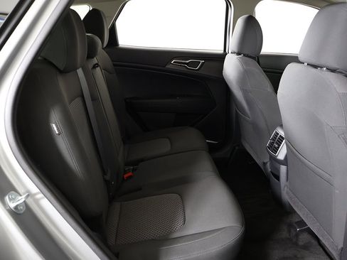 Used 2024 Kia Sportage LX image 31