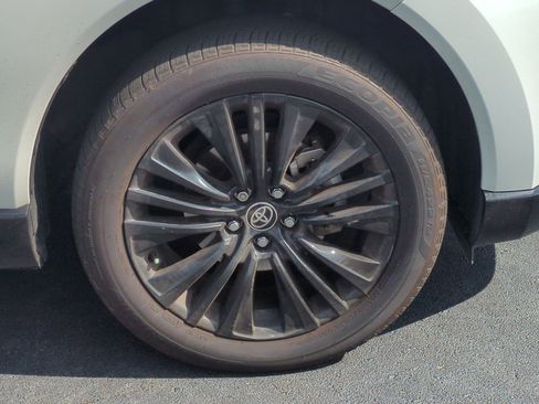 Used 2024 Toyota Venza Nightshade AWD/4WD image 12