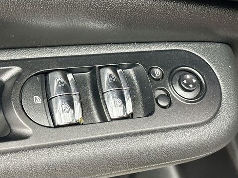 Used 2017 MINI Cooper Clubman ALL4 w/ Premium Package image 17