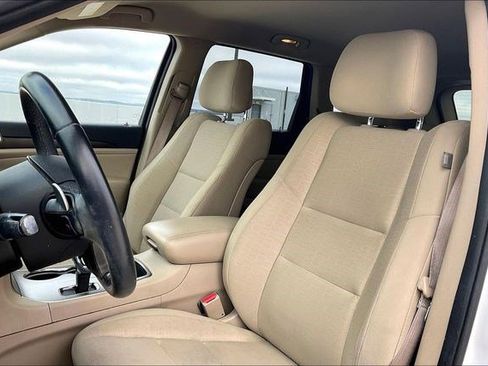 Used 2014 Jeep Grand Cherokee Laredo w/ 18" Wheel & 8.4" Radio Group image 9