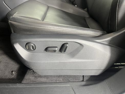 Used 2018 Volkswagen Atlas SE image 19