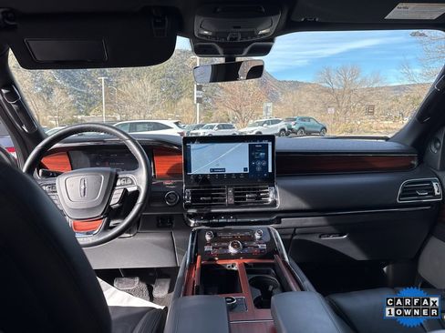 Used 2024 Lincoln Navigator Reserve image 4