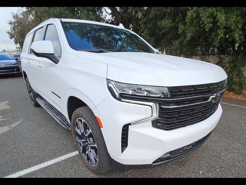 Used 2023 Chevrolet Suburban RST AWD/4WD image 2