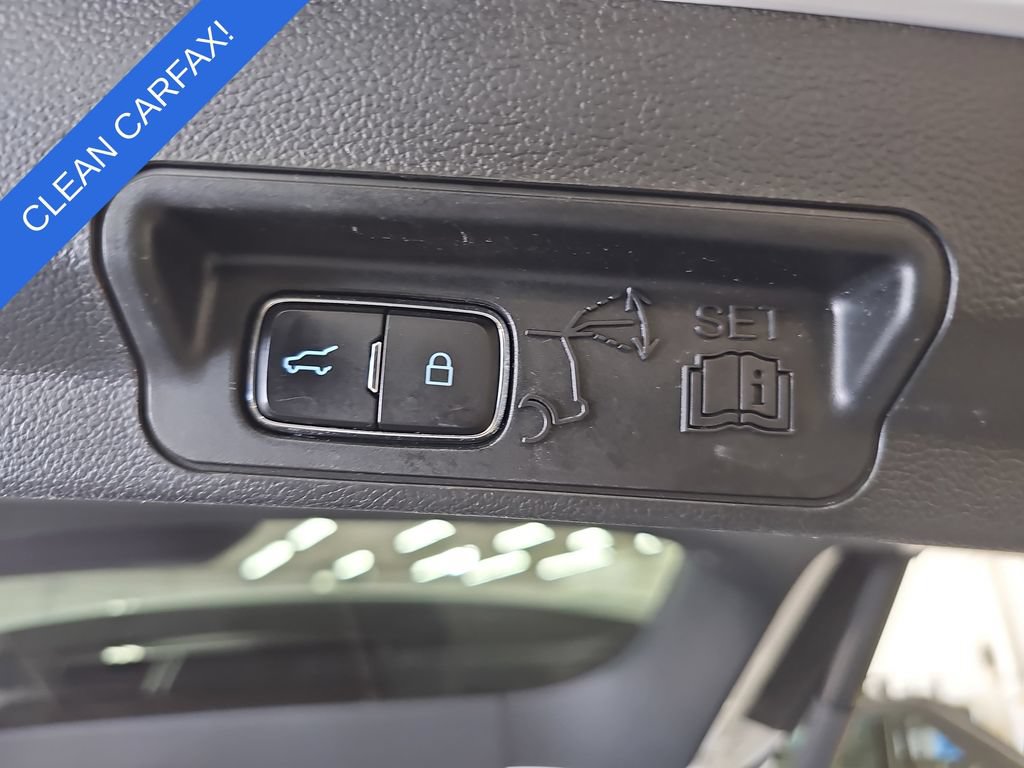 Used 2023 Ford Explorer XLT AWD/4WD image 14