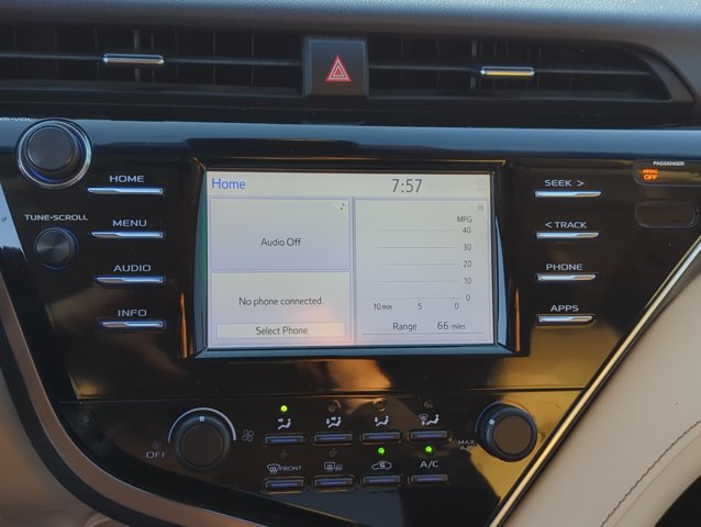 Used 2018 Toyota Camry LE w/ Convenience Package FWD image 19