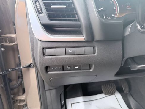 Used 2024 Nissan Rogue SV w/ SV Premium Package image 19