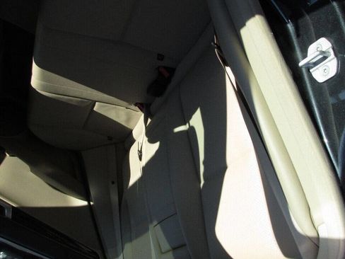 Used 2014 Mercedes-Benz C 300 4MATIC Sedan image 22