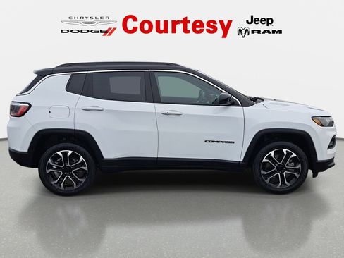 Used 2023 Jeep Compass Limited AWD/4WD image 4