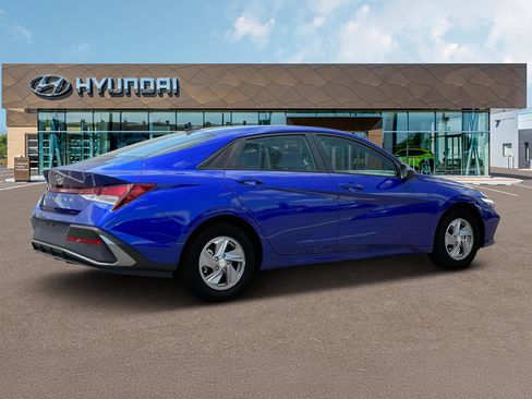 New 2025 Hyundai Elantra SE image 8