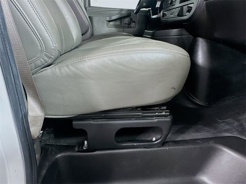 Used 2024 Chevrolet Express 2500 image 21