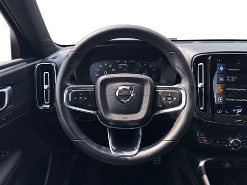 Used 2022 Volvo XC40 T5 R-Design AWD/4WD image 11