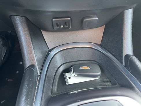 Used 2017 Chevrolet Malibu LT image 19