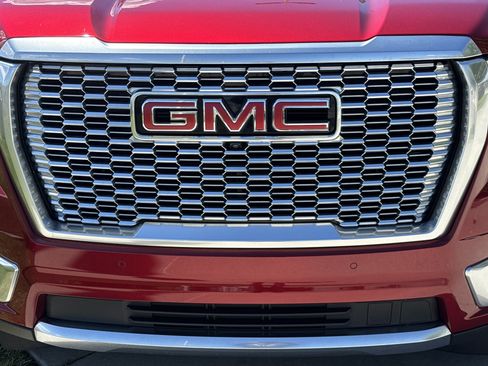 Used 2024 GMC Yukon XL Denali w/ Advanced Technology Package AWD/4WD image 9