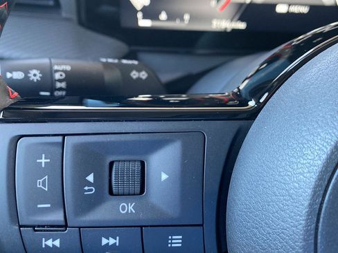 Certified 2025 Nissan Kicks SR w/ SR Premium Package AWD/4WD image 37