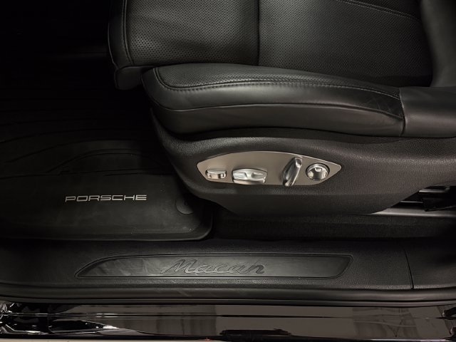 Certified 2026 Porsche Macan AWD/4WD image 34