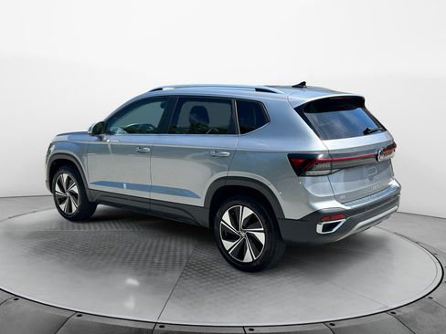 Used 2025 Volkswagen Taos SE w/ Panoramic Sunroof Package AWD/4WD image 5