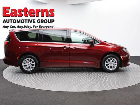 Used 2023 Chrysler Voyager LX FWD image 4