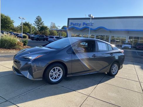 Used 2018 Toyota Prius Four image 5