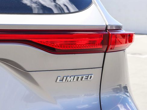 Certified 2023 Toyota Venza Limited AWD/4WD image 8