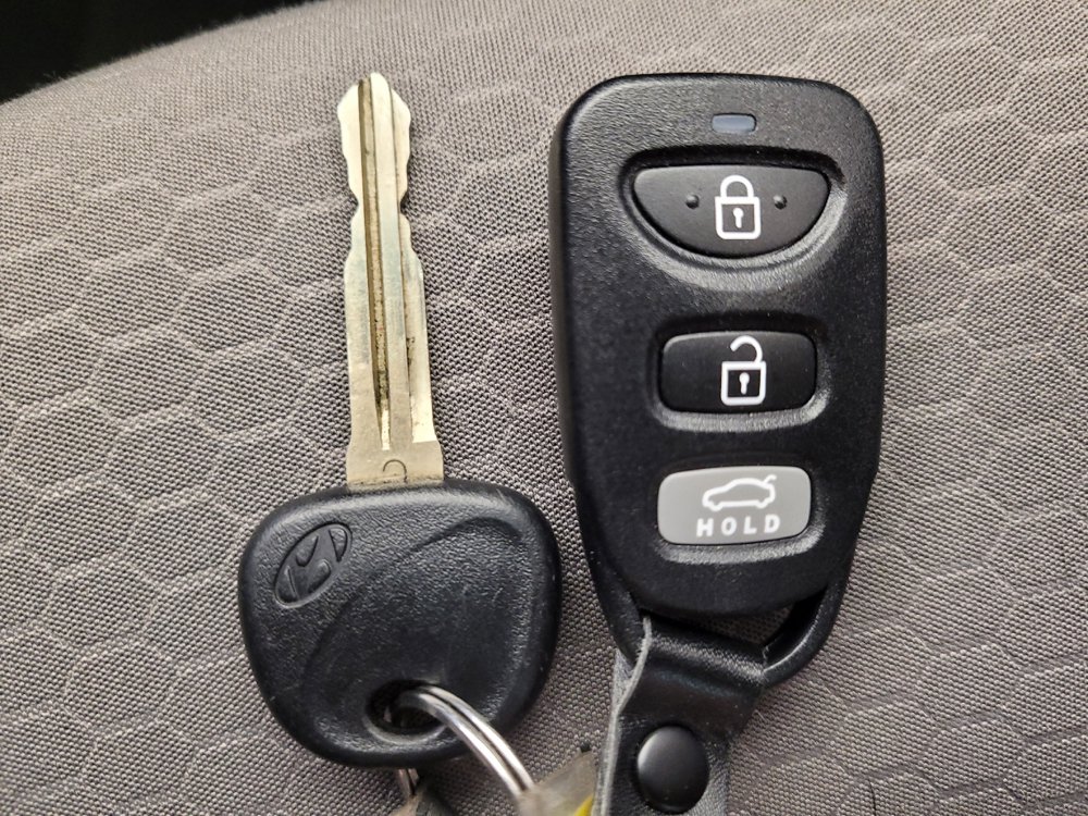 Used 2020 Hyundai Elantra SEL w/ Winter Weather Package FWD image 32