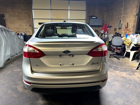 Used 2018 Ford Fiesta SE w/ Equipment Group 201A image 9