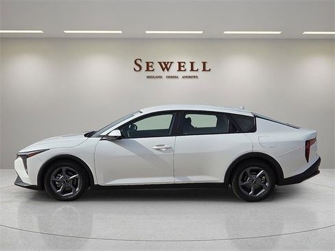 Used 2025 Kia K4 LXS image 2