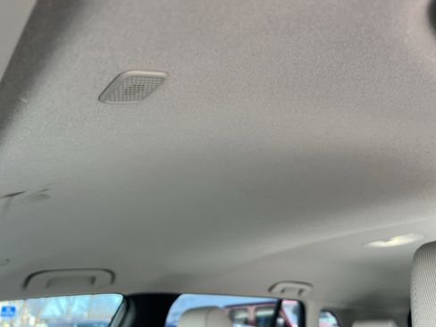 Used 2025 Toyota Corolla Cross L image 23