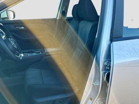 Used 2024 Nissan Rogue SV image 18