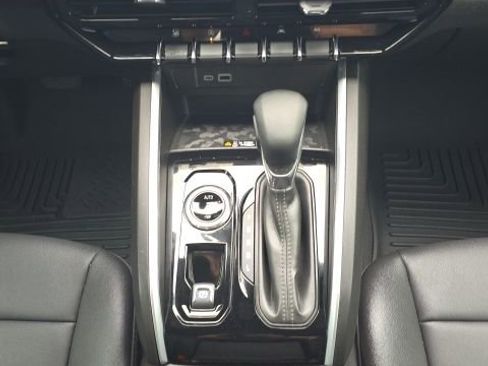 Used 2024 Chevrolet Colorado LT w/ LT Convenience Package III image 35