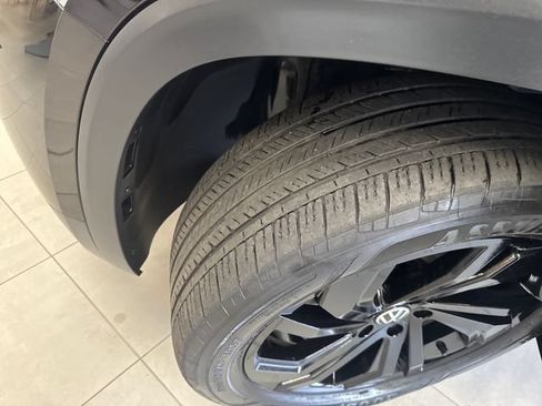 Used 2023 Volkswagen Atlas SE w/ Black Wheel Package AWD/4WD image 28