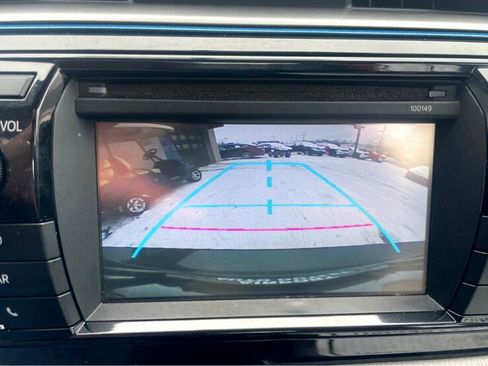 Used 2014 Toyota Corolla LE image 18