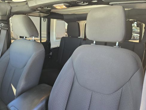 Used 2015 Jeep Wrangler Unlimited Sport w/ Connectivity Group image 17