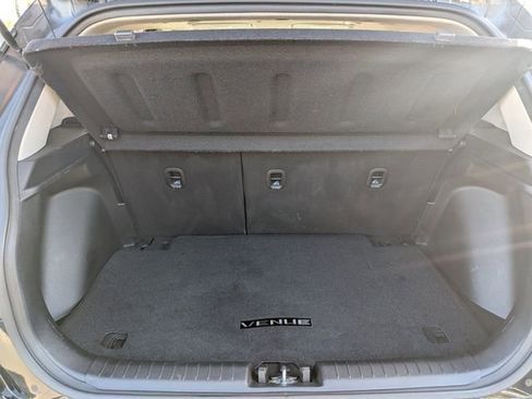Used 2023 Hyundai Venue SEL FWD image 12