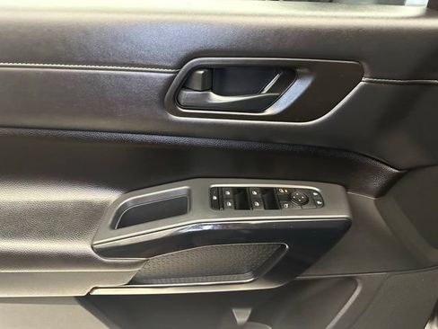 Used 2024 Nissan Pathfinder SV AWD/4WD image 22
