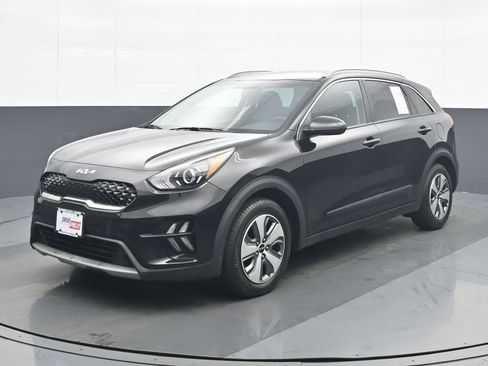 Used 2022 Kia Niro LX image 2