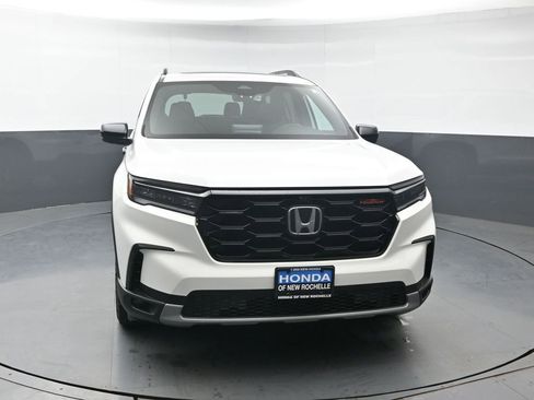 Certified 2023 Honda Pilot TrailSport image 11