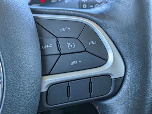 Used 2019 Jeep Renegade Trailhawk AWD/4WD image 23
