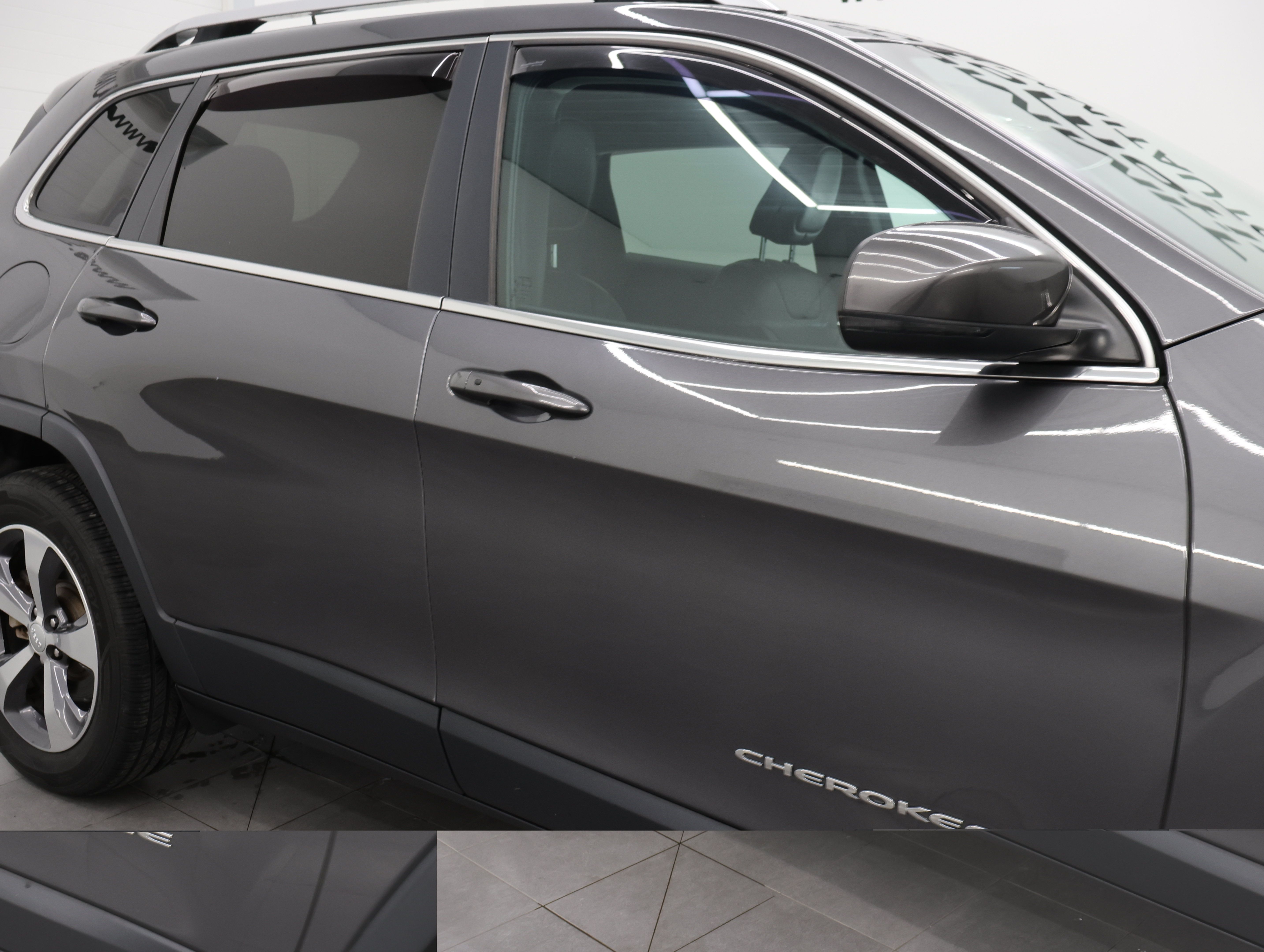 Used 2019 Jeep Cherokee Limited w/ Trailer Tow Group AWD/4WD image 24