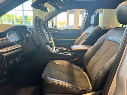 New 2025 Jeep Grand Cherokee L Altitude image 16